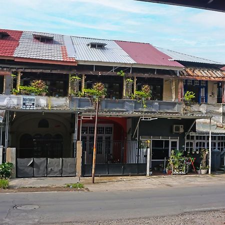 Oyo 1935 Hotel Diamond Inn Makassar Exterior photo