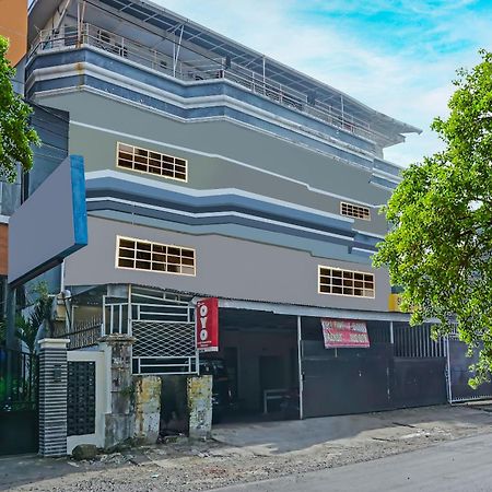 Oyo 1935 Hotel Diamond Inn Makassar Exterior photo