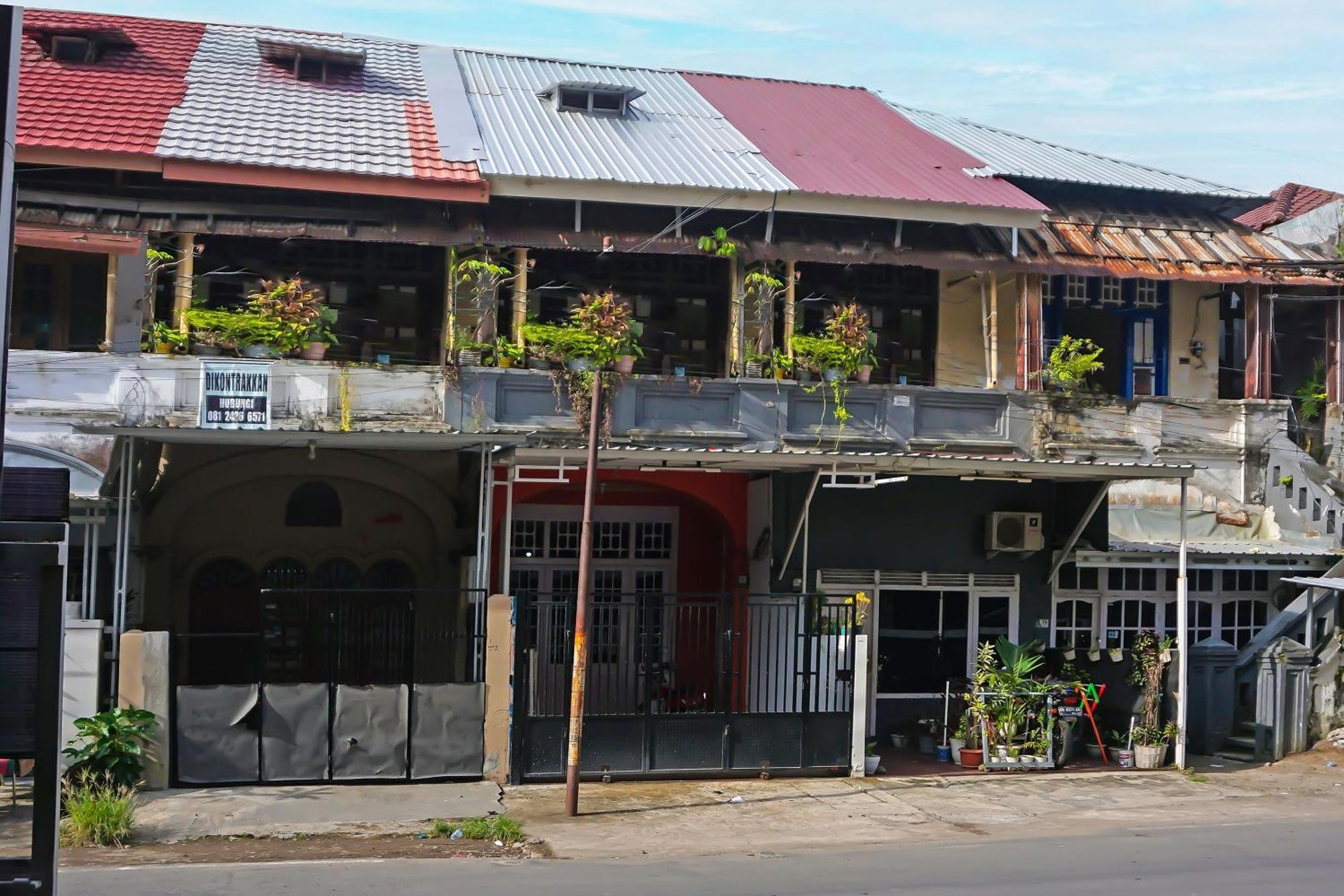 Oyo 1935 Hotel Diamond Inn Makassar Exterior photo