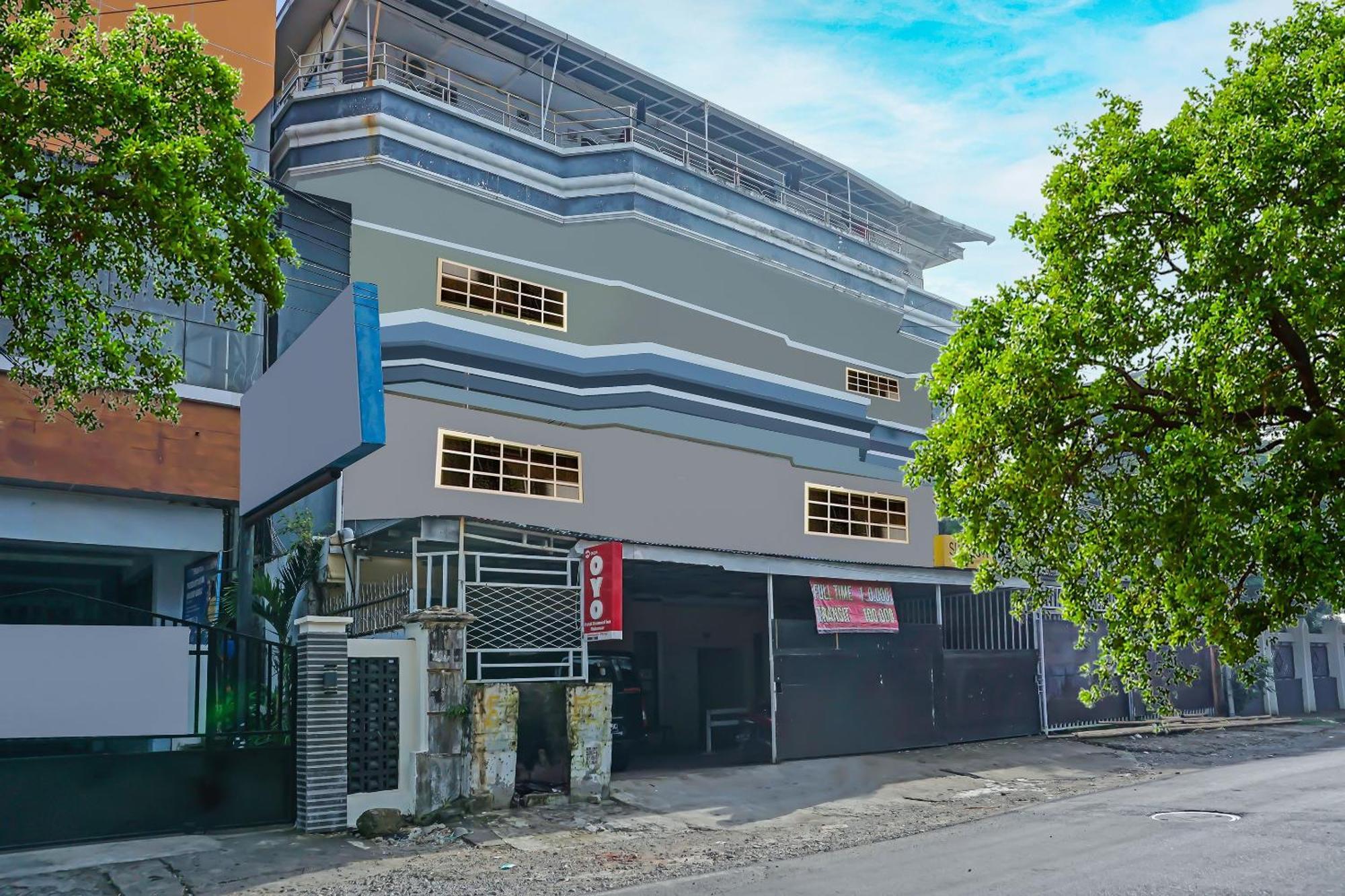 Oyo 1935 Hotel Diamond Inn Makassar Exterior photo